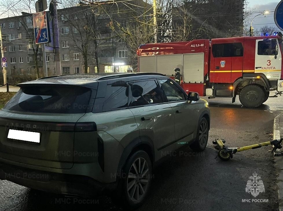 Спасатели МЧС принимали участие в ликвидации ДТП в г. Калуга, ул. Московская